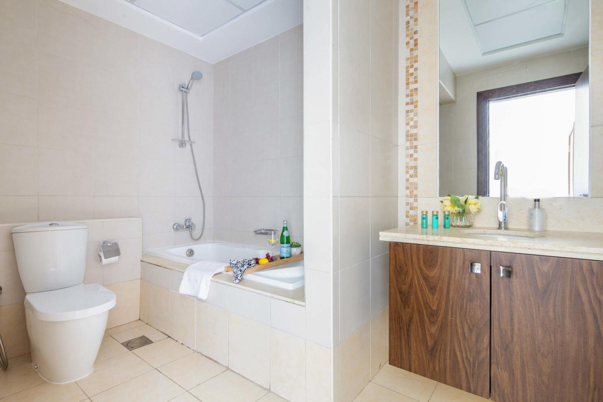 Frank Porter - Executive Tower F Dubai