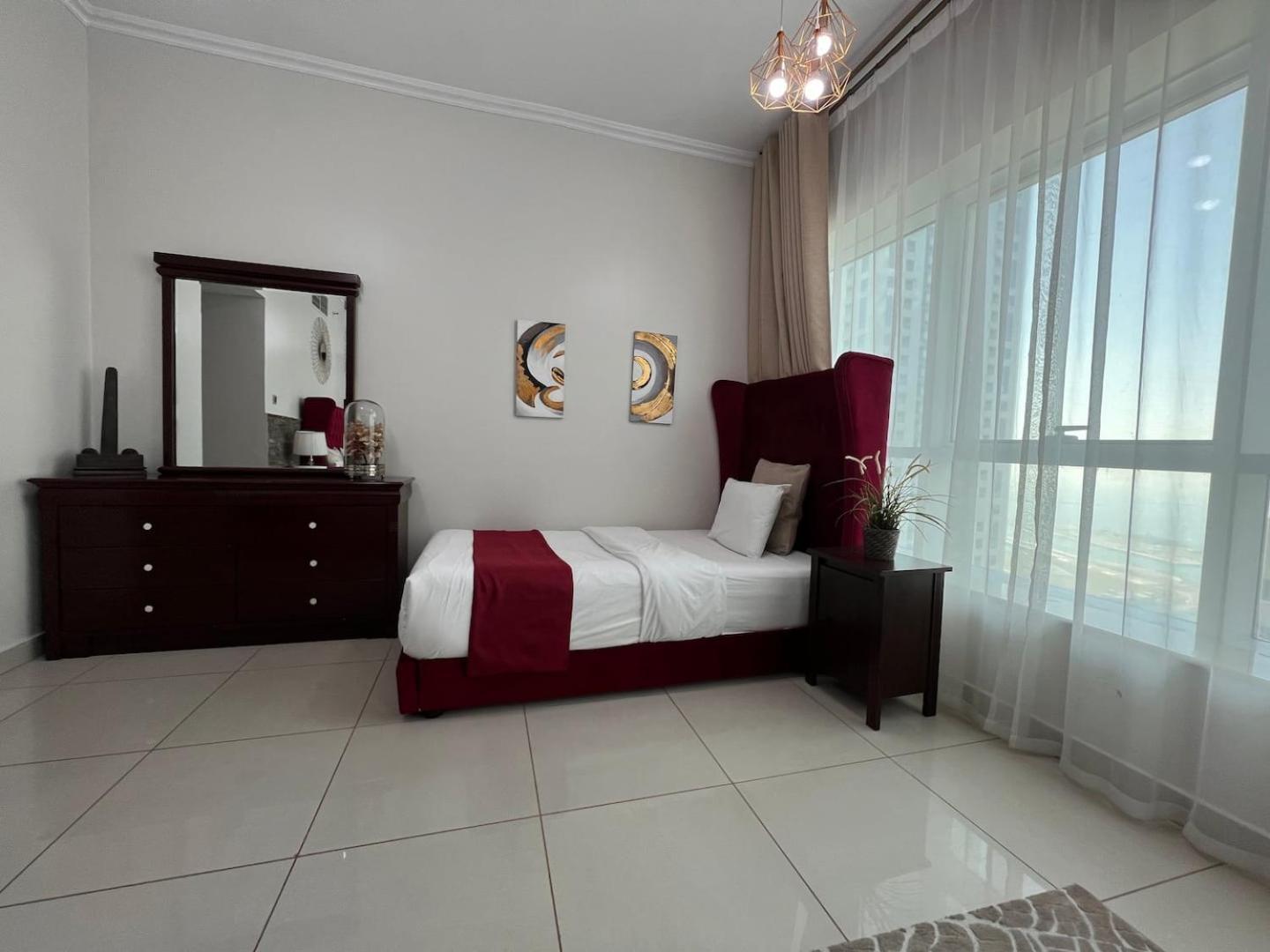 Unique, Elegant Floor With Sea View