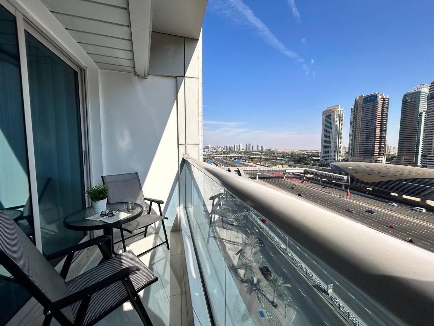Apartment Charming One Bedroom In Marina Dubai