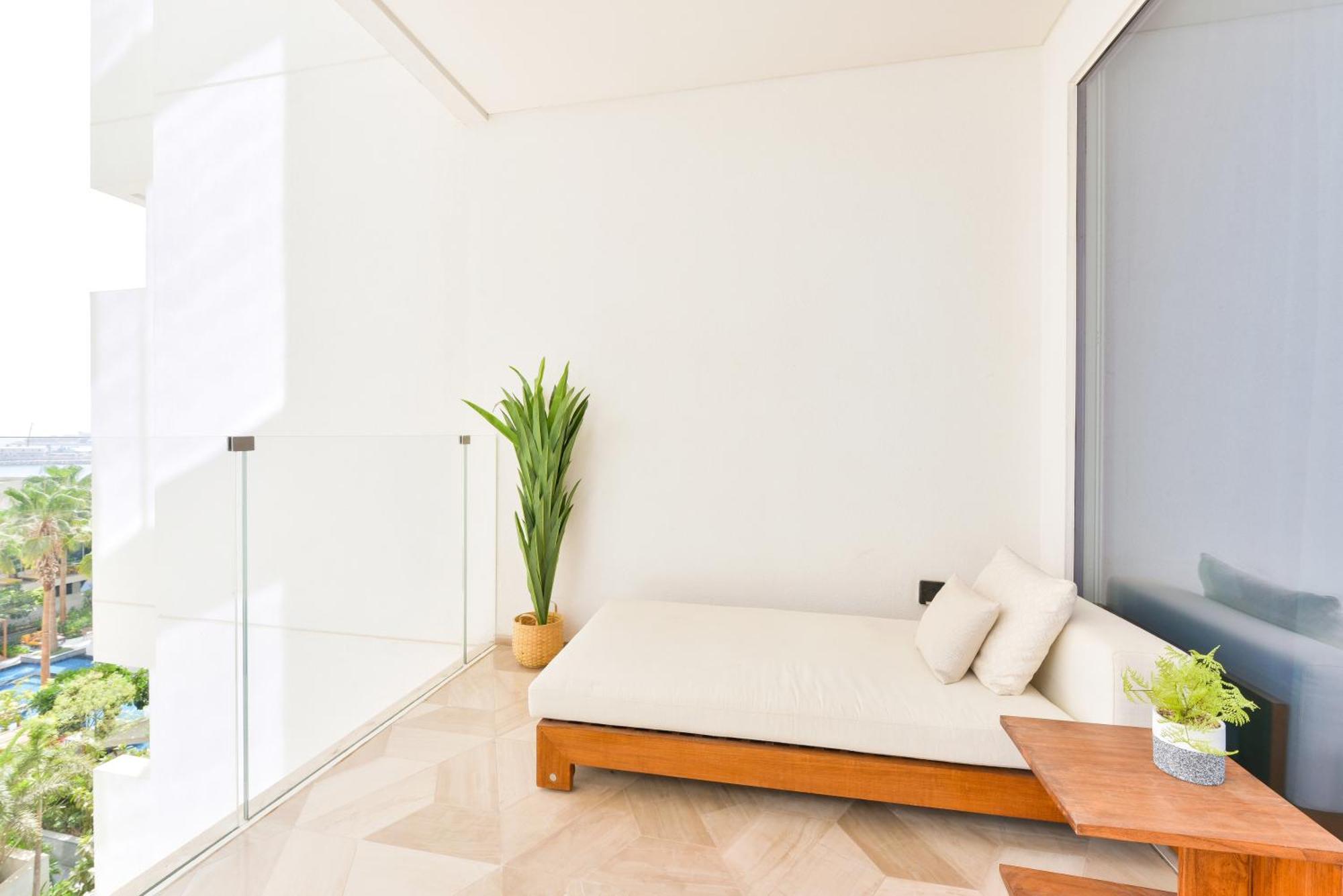 Maison Privee - Glamourous With Sea Views At Five Palm Apartment