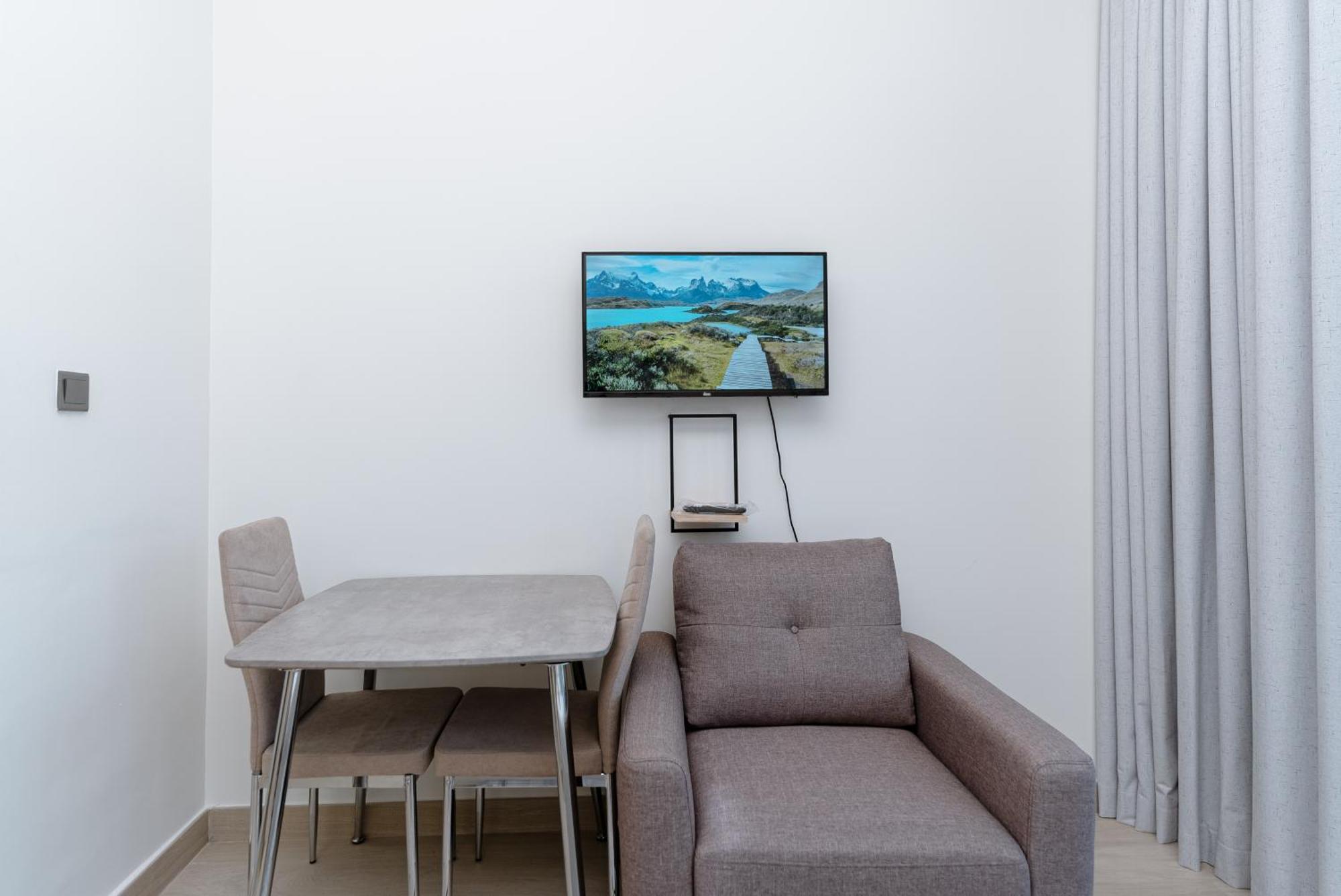 Daire Charming Furnished In Meydan, By Bhavan