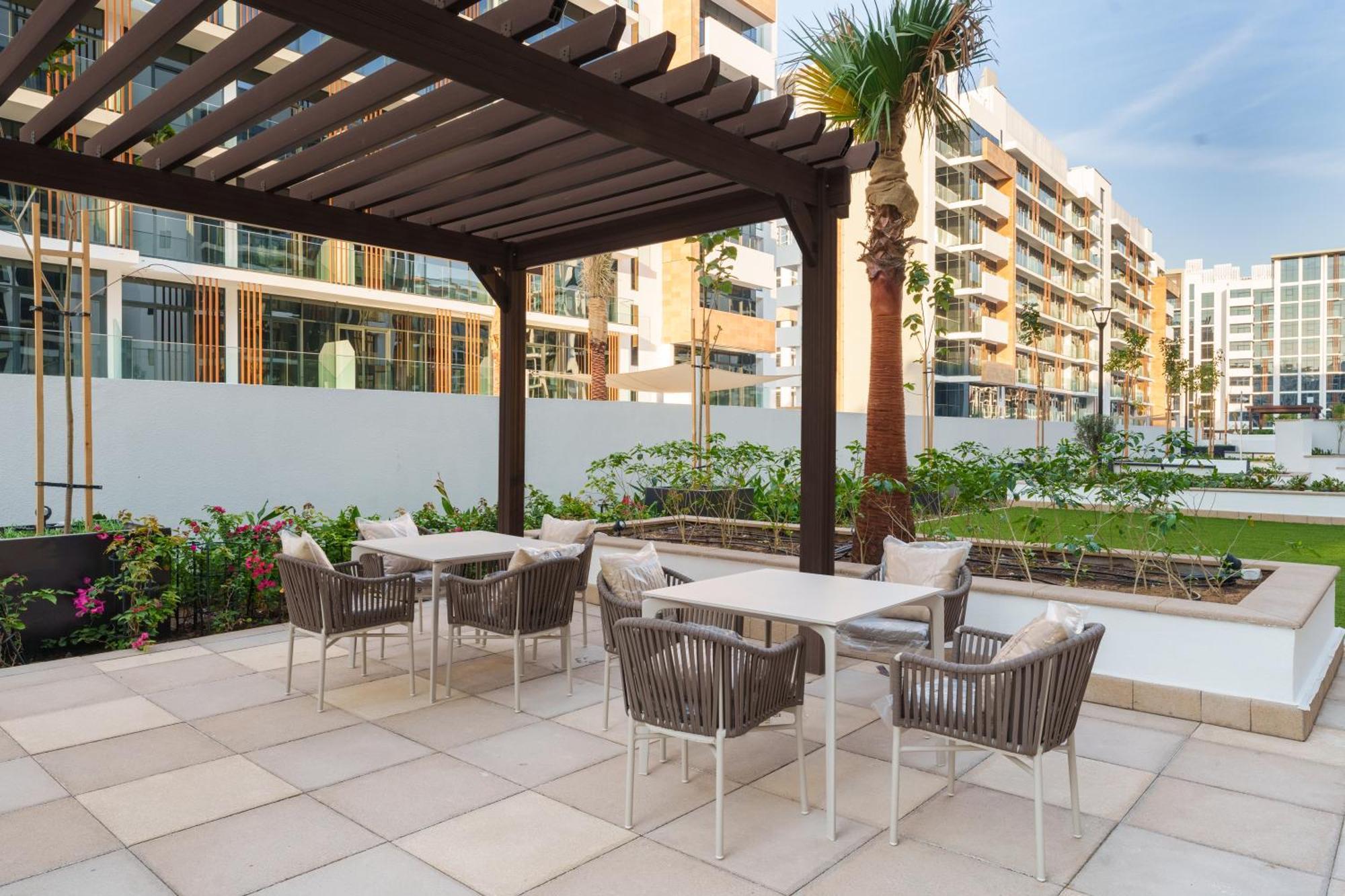 Daire Charming Furnished In Meydan, By Bhavan *