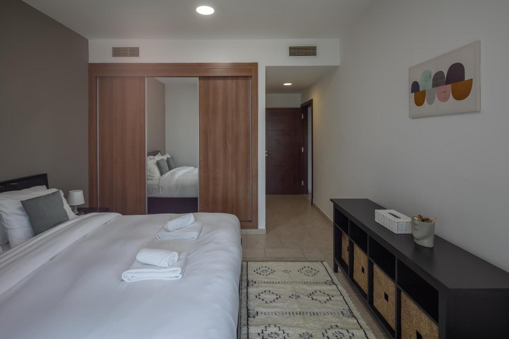 Marina View,central Location,public Transport Access,dwellingz