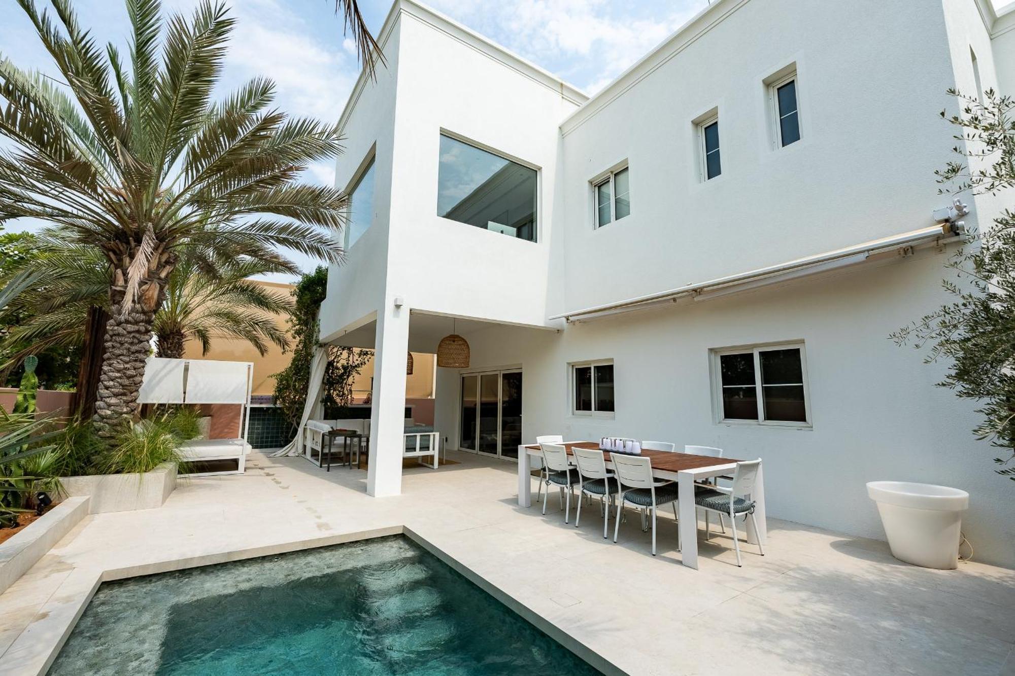 Villa Deema The Lakes Luxury 3 Bd Pool