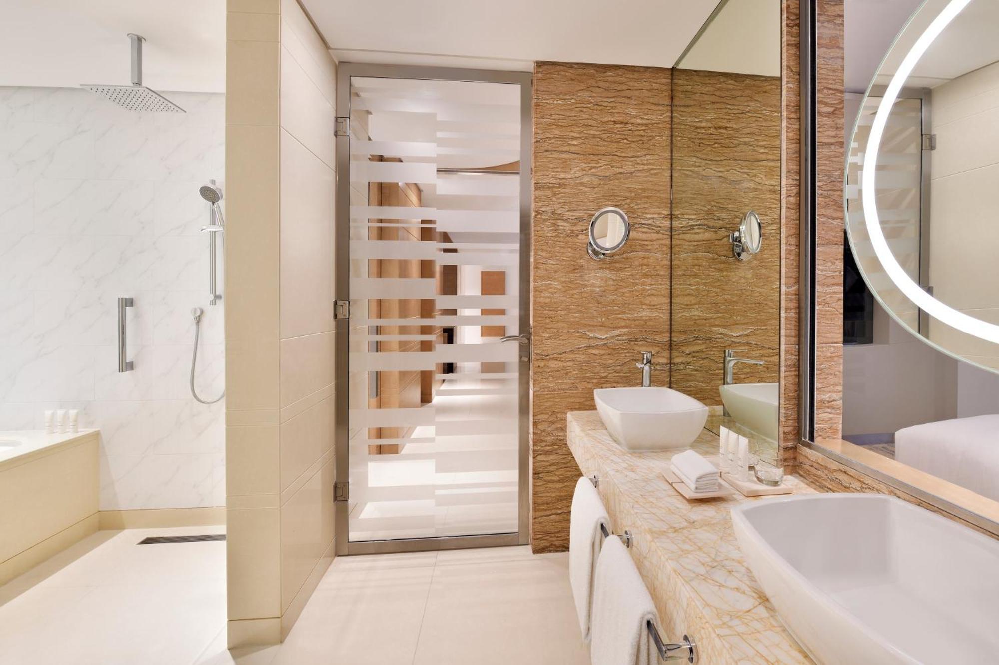 Crowne Plaza Marina By Ihg