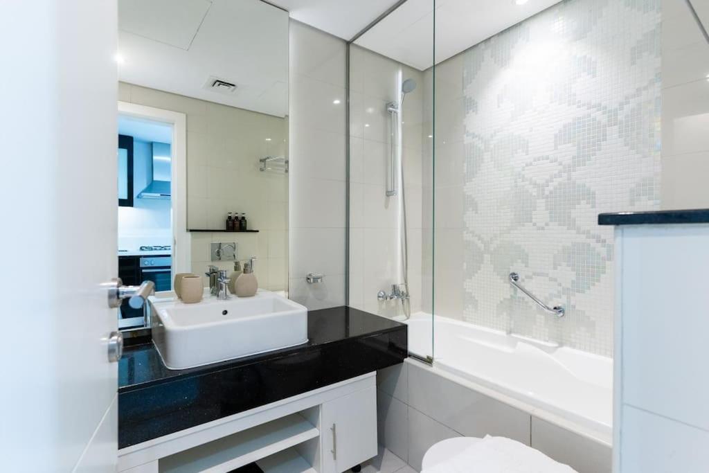 Canal View L L Great Amenities * Dubai