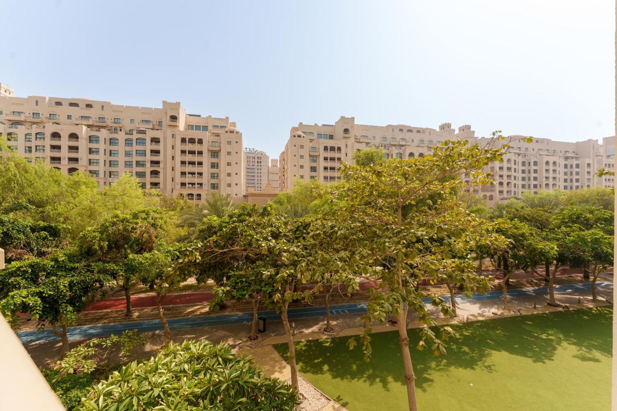 Maison Privee - Elegant Coastal On Palm Jumeirah Apartment *