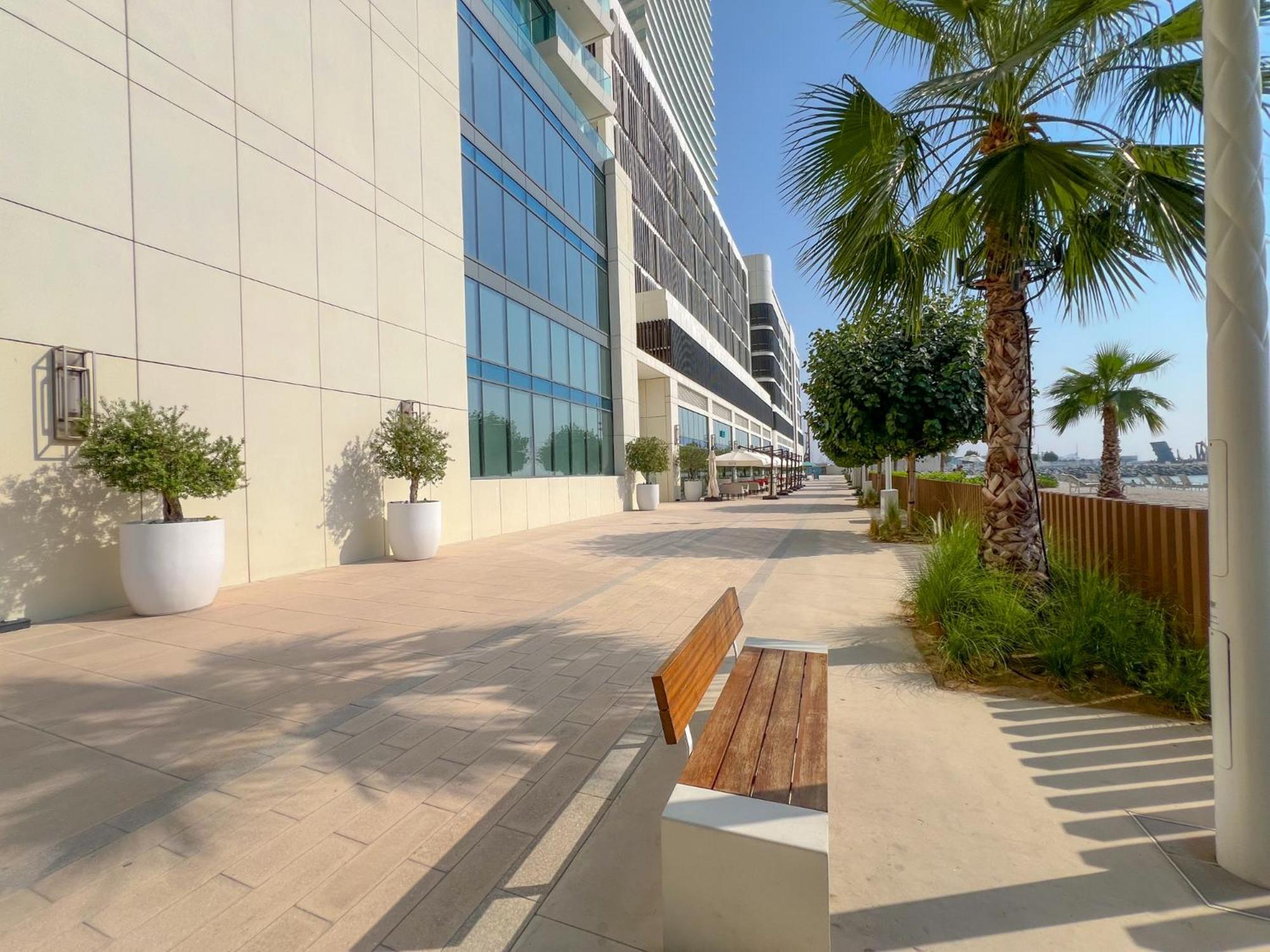 Beachfront Luxury - Stunning Views On The Palm & Marina - Private Beach Apartment *