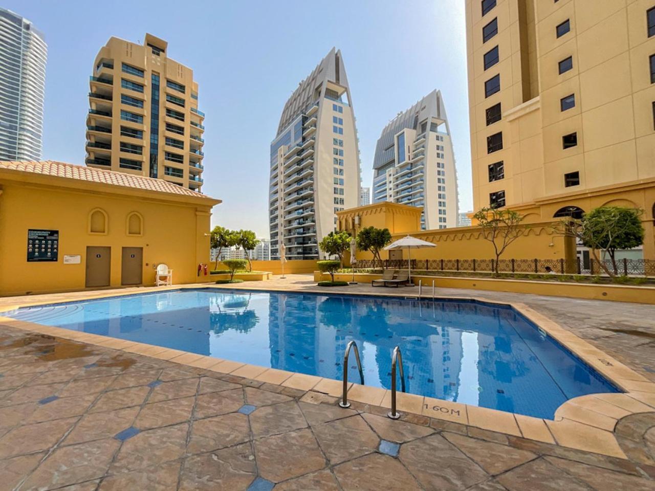 Urban Panda Sadaf Jbr Albergue
