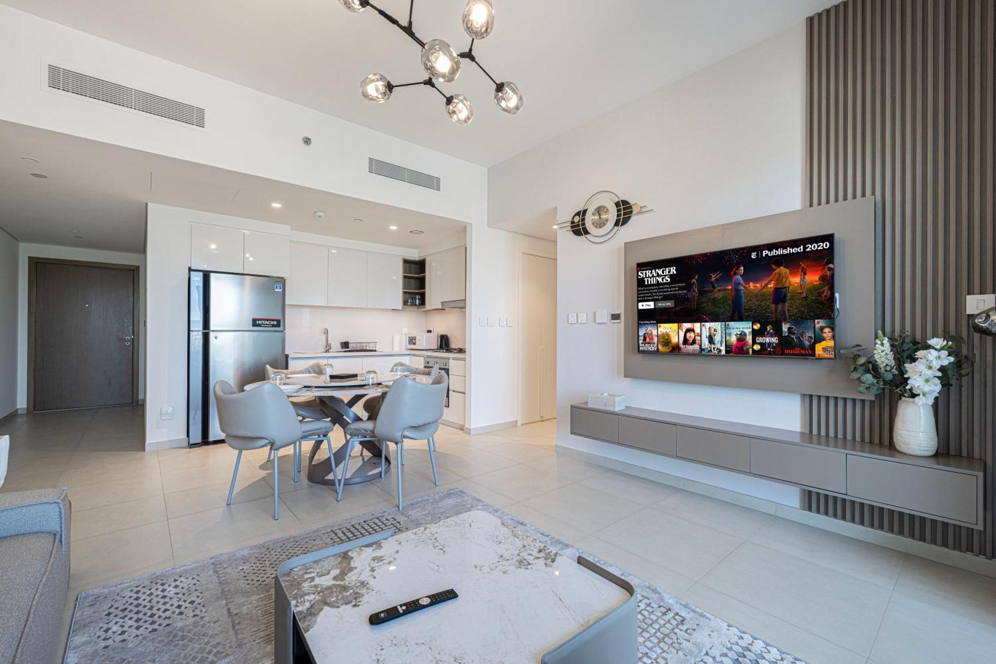 Magnificent - New 2br In Downtown Views Apartment *