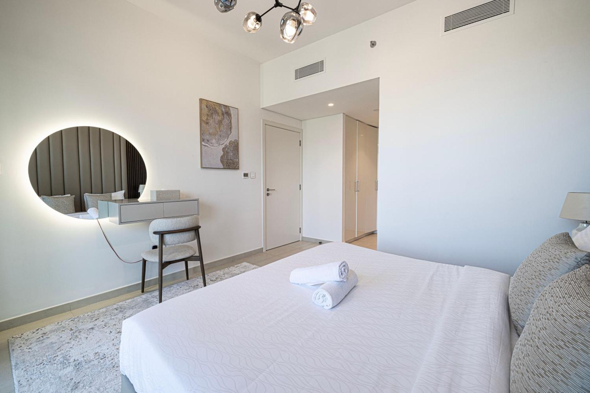 Magnificent - New 2br In Downtown Views Dubai