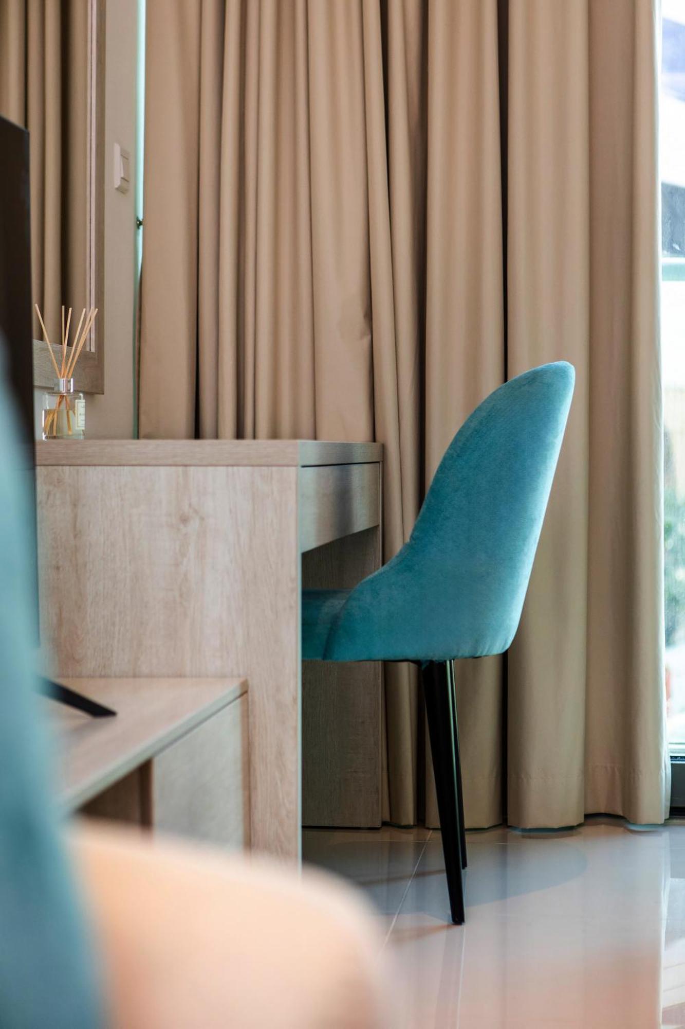 Popular Seven Palm Apartment *