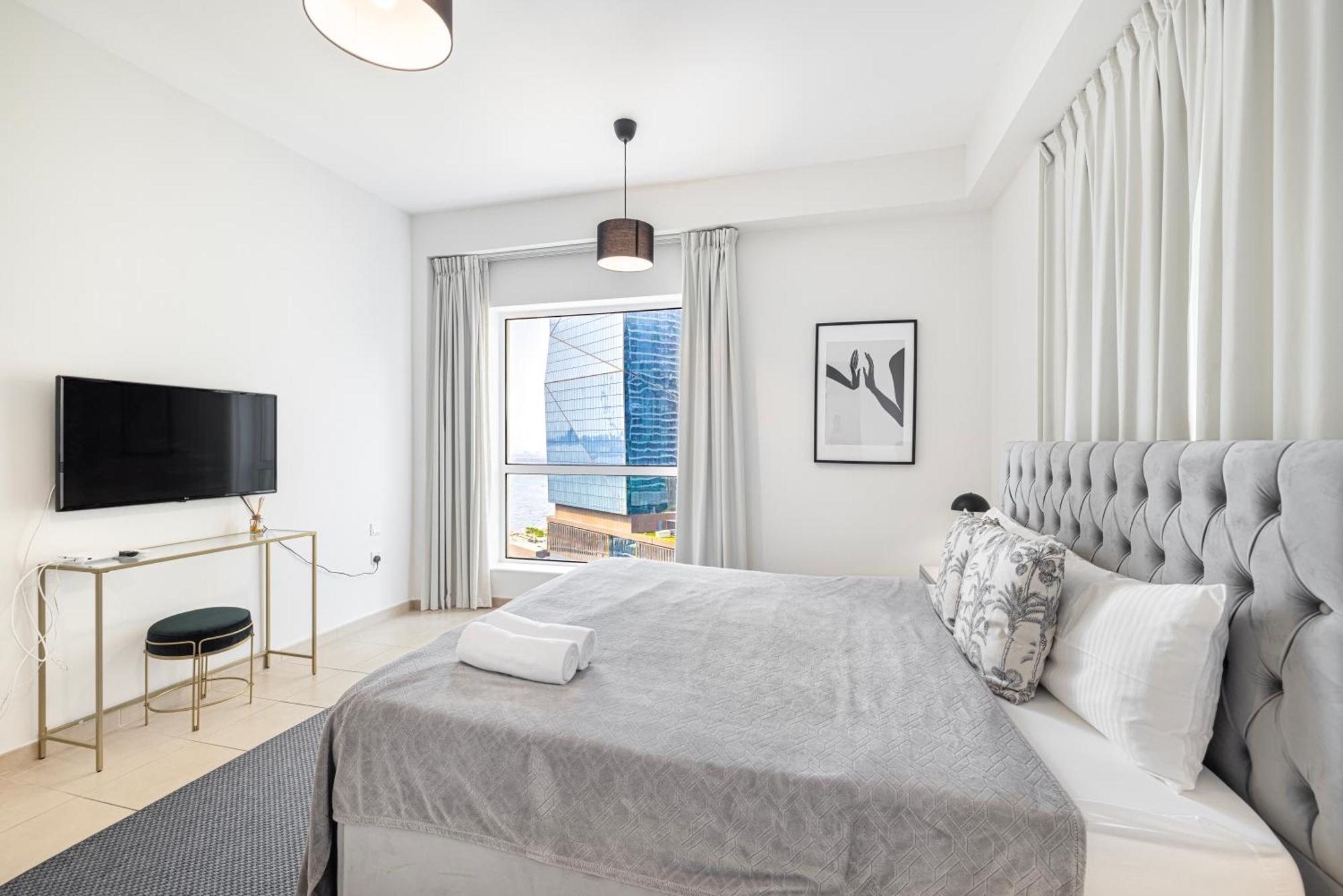 Seafront Newly Renovated 2br In Jbr Apartment *