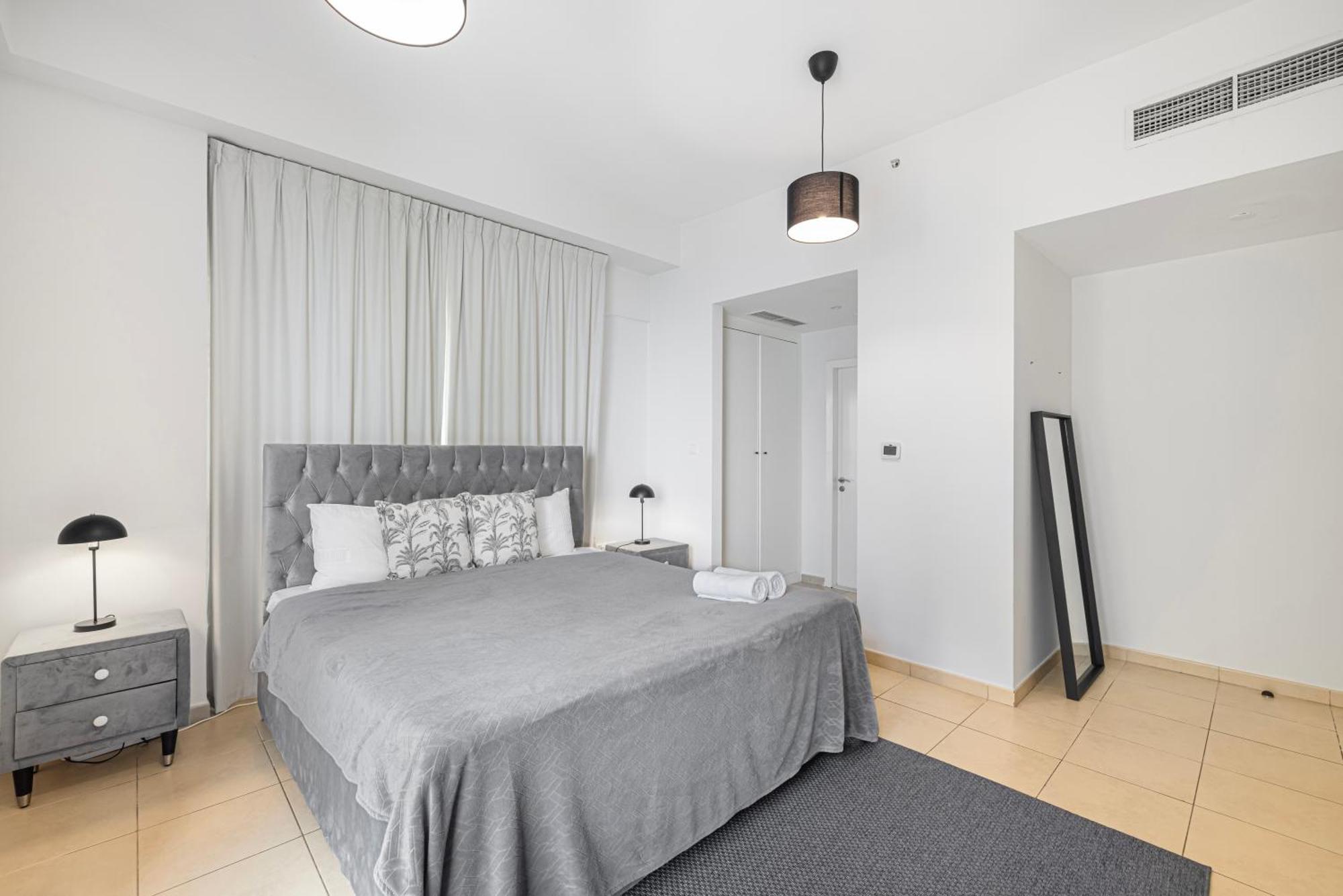 Seafront Newly Renovated 2br In Jbr Apartment Dubai