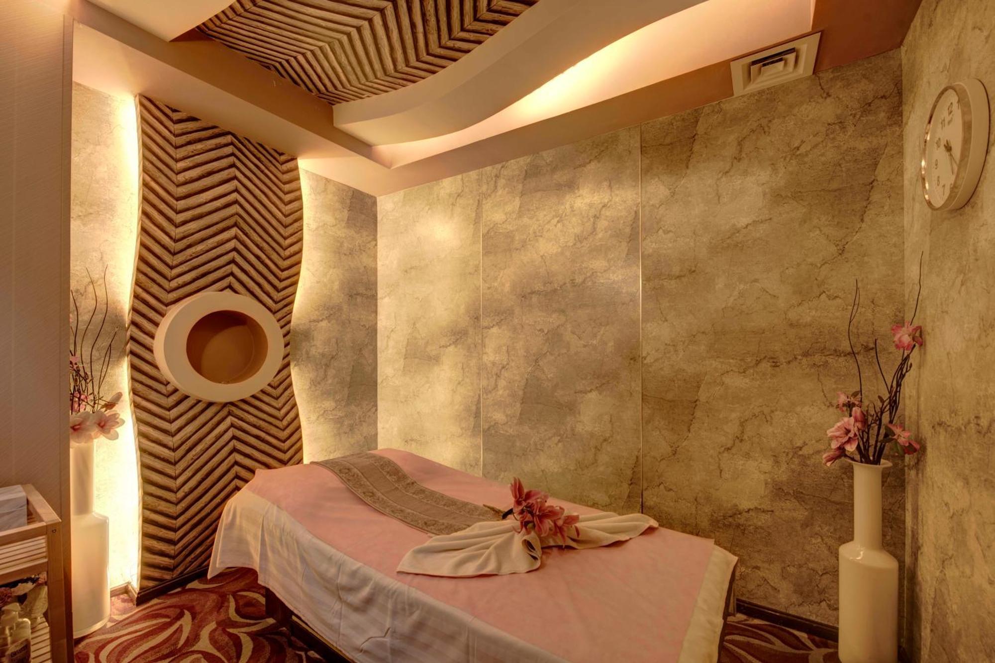 Hotel Lotus Grand 4*