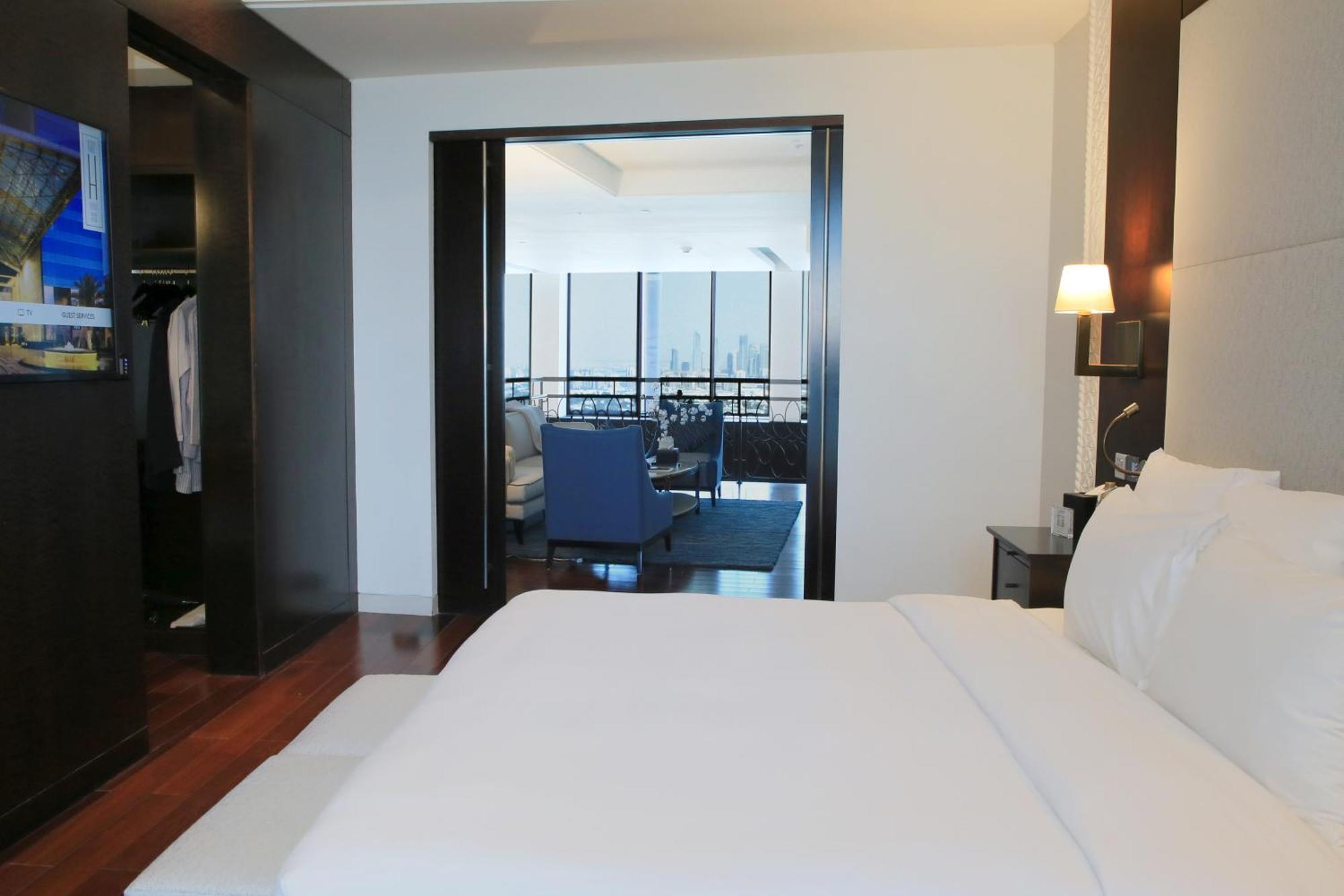 Hotel The H 5*