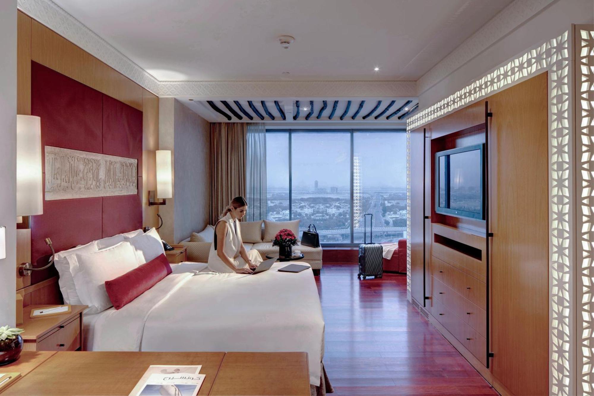 Hotel The H 5*