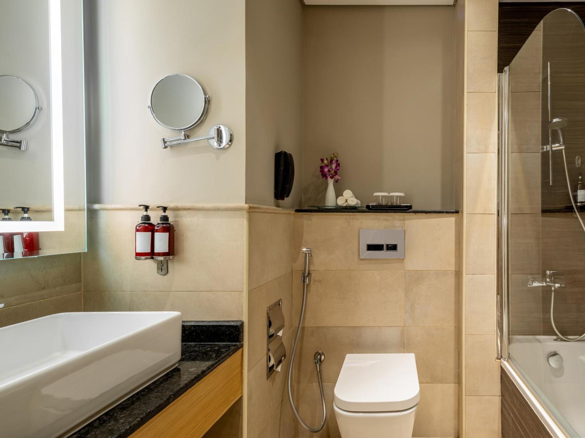Flora Airport Hotel 4*