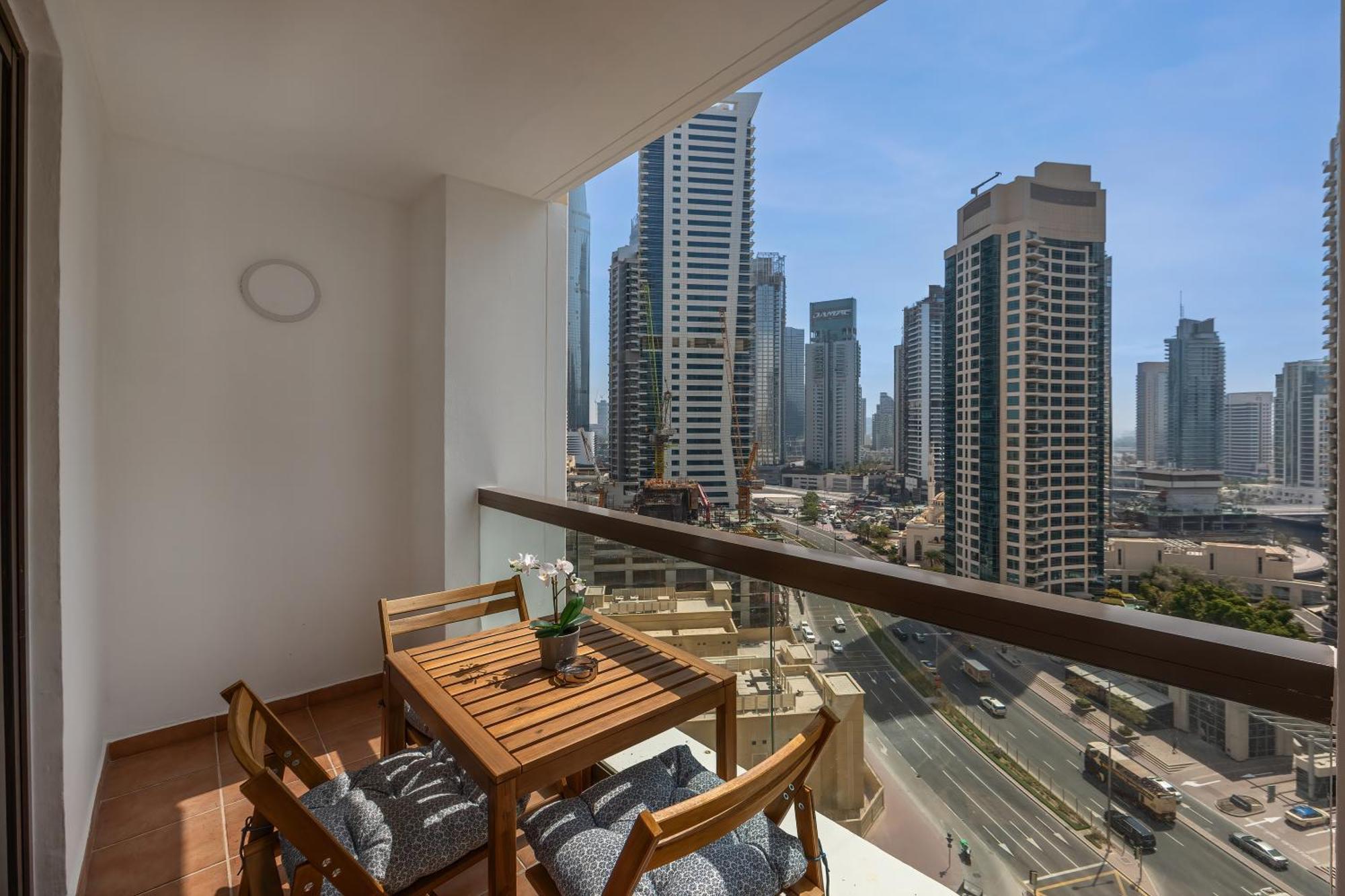 Stylish 2br Just Minutes From * Dubai