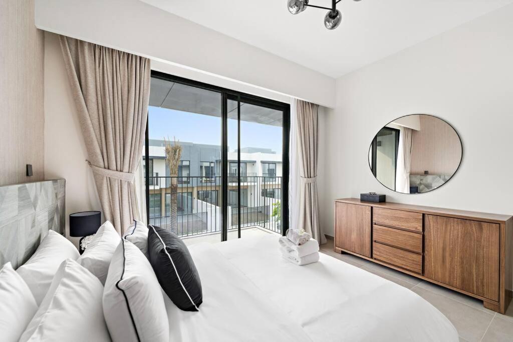 Relaxing Staycation - With Community Pool Dubai