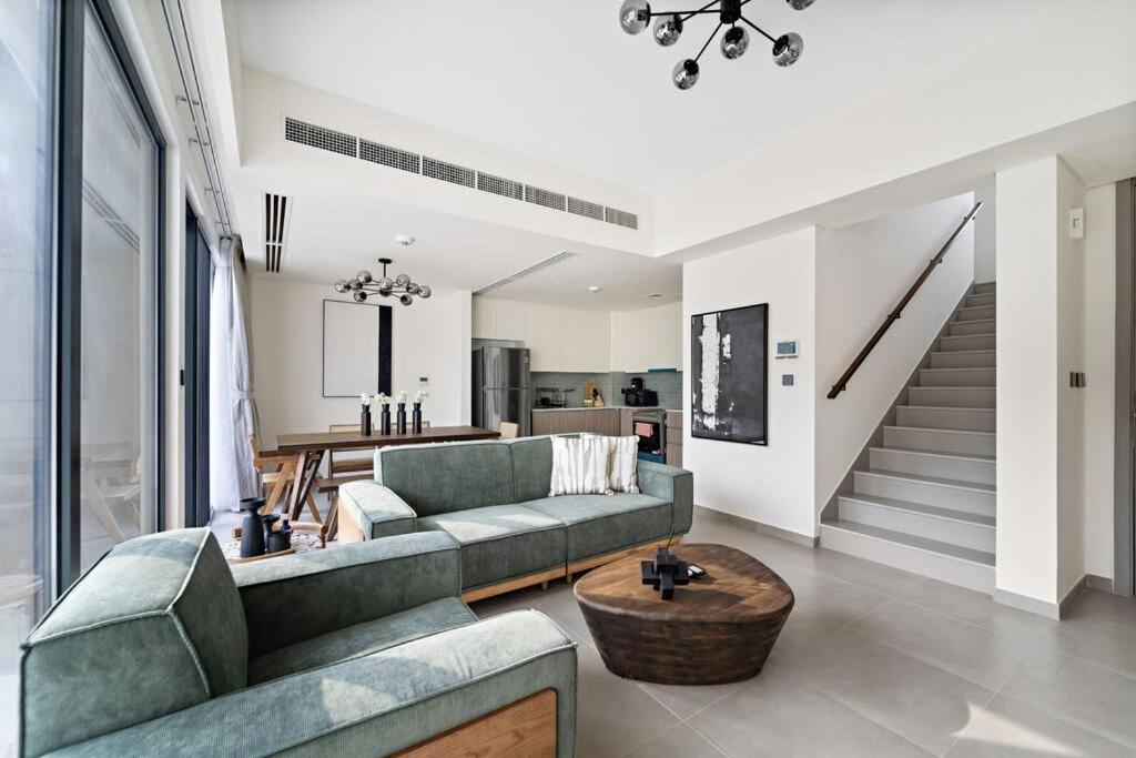 Relaxing Staycation - With Community Pool Villa Dubai