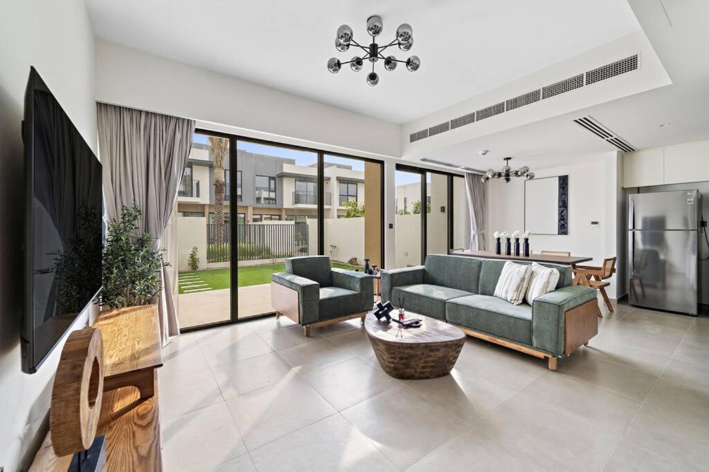 Relaxing Staycation - With Community Pool Villa Dubai