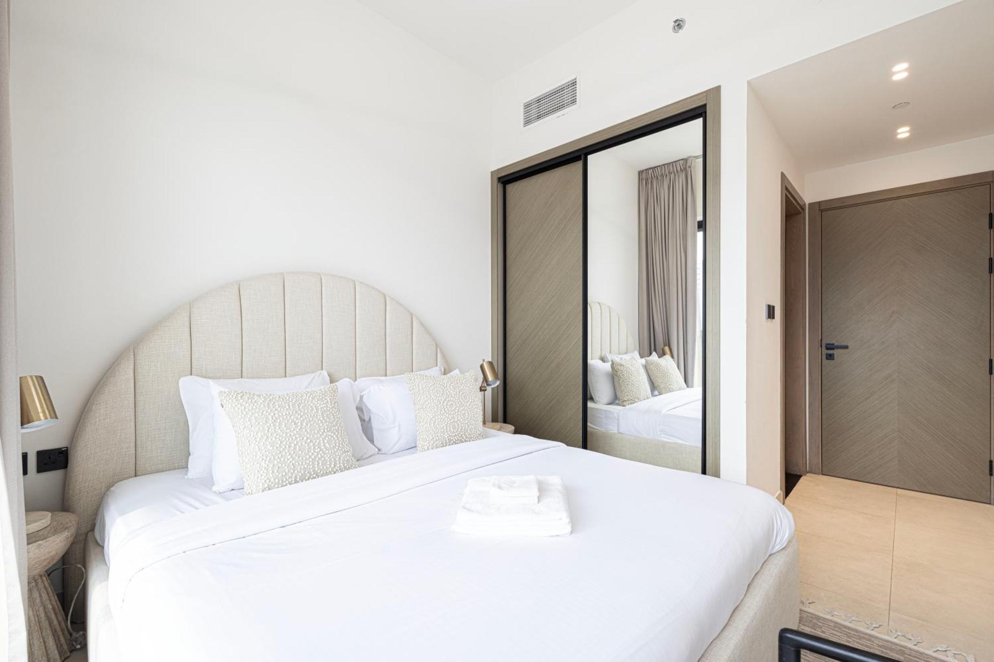 Binghatti Luxury - 5 Minutes From Burj Khalifa Apartment Dubai