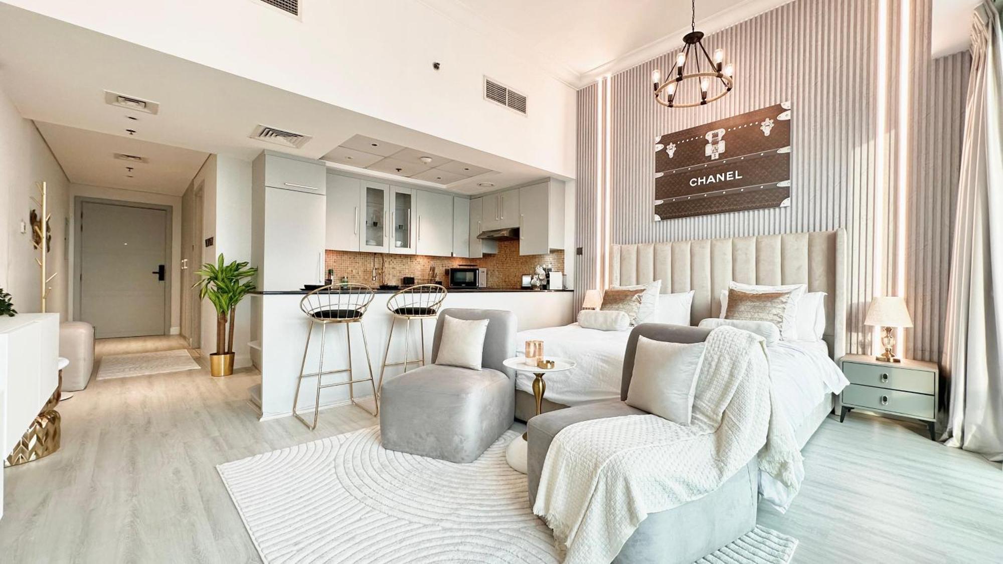 Luxury Large In The Heart Of Close To Mall And Burj Khalifa Apartment Dubai