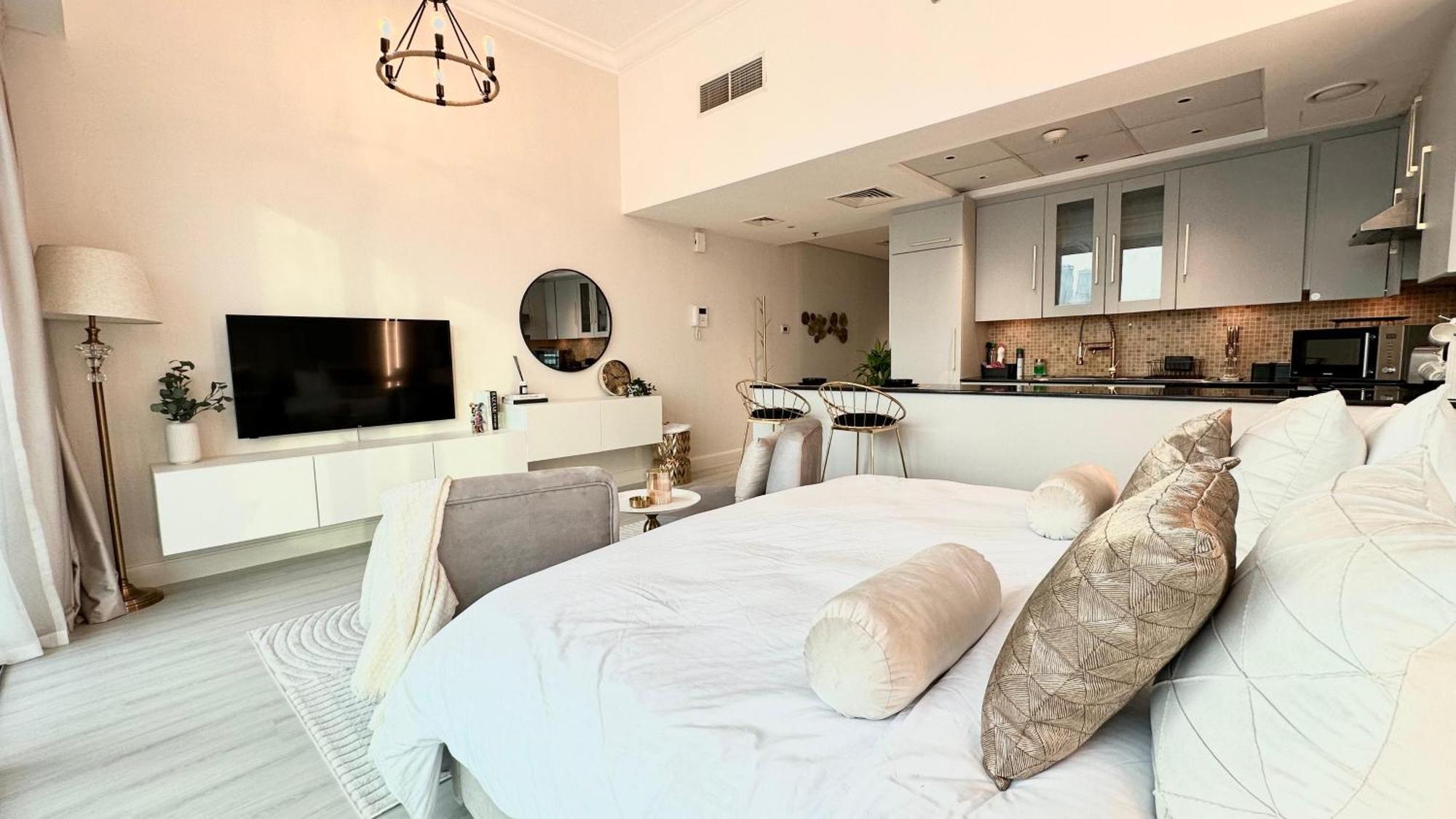Luxury Large In The Heart Of Close To Mall And Burj Khalifa