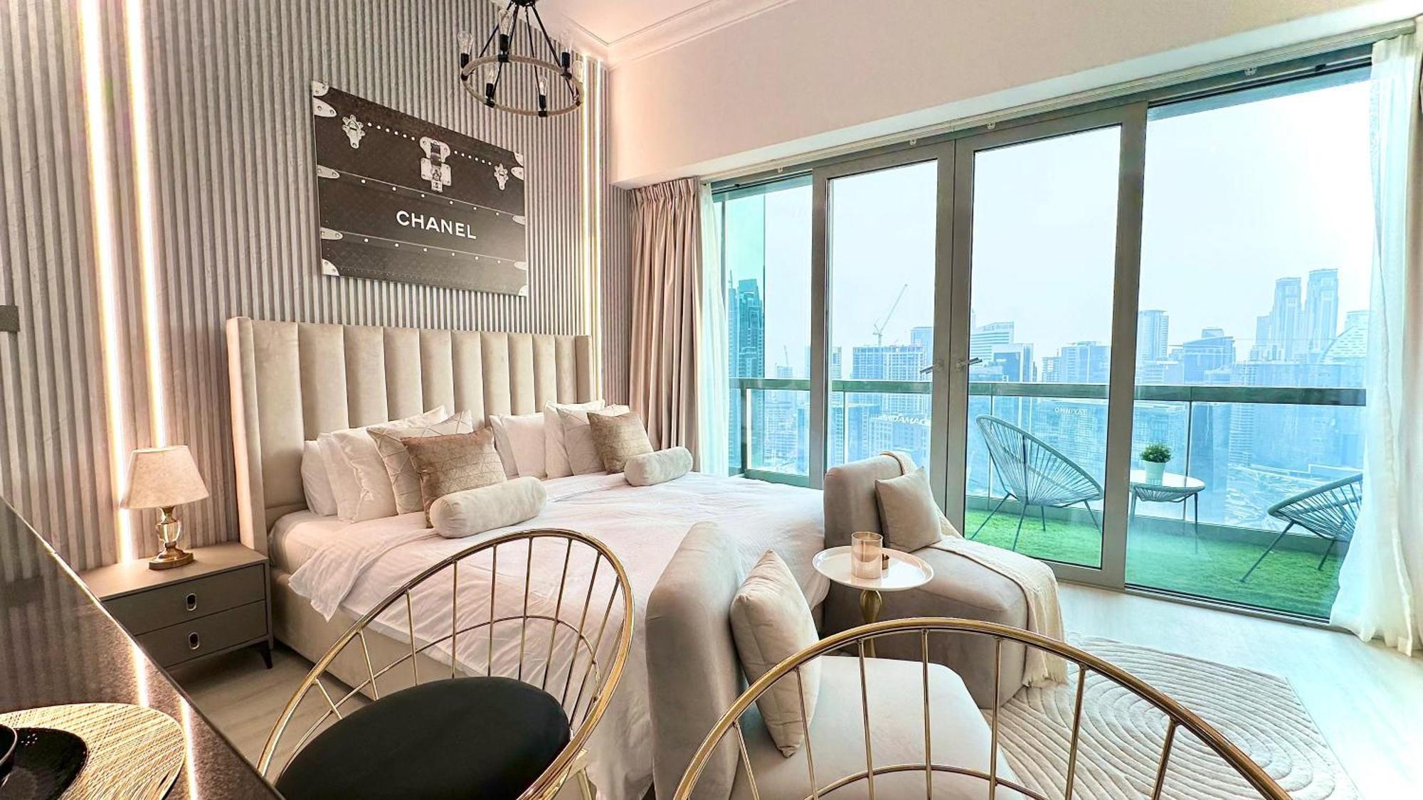Luxury Large In The Heart Of Close To Mall And Burj Khalifa Apartment Dubai