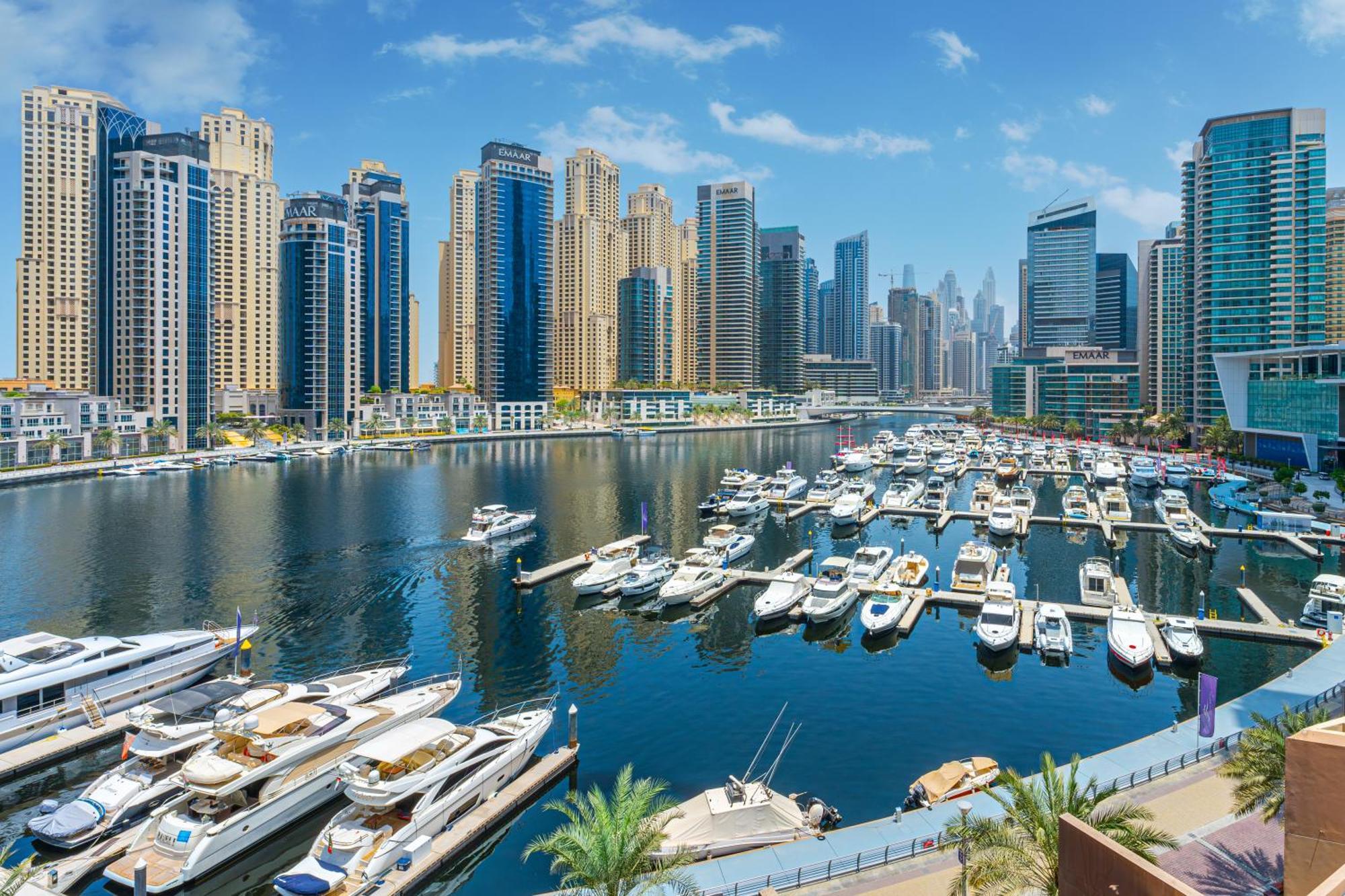 Savis Homes- Modern & Stylish Marina View Apartment