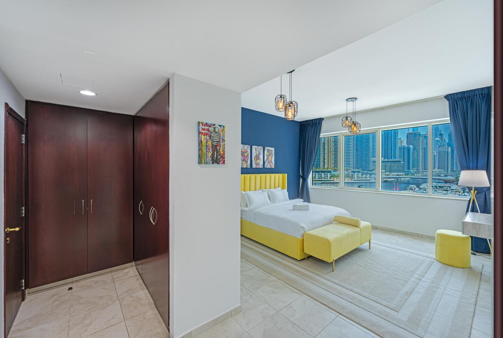 Savis Homes- Modern & Stylish Marina View Apartment *