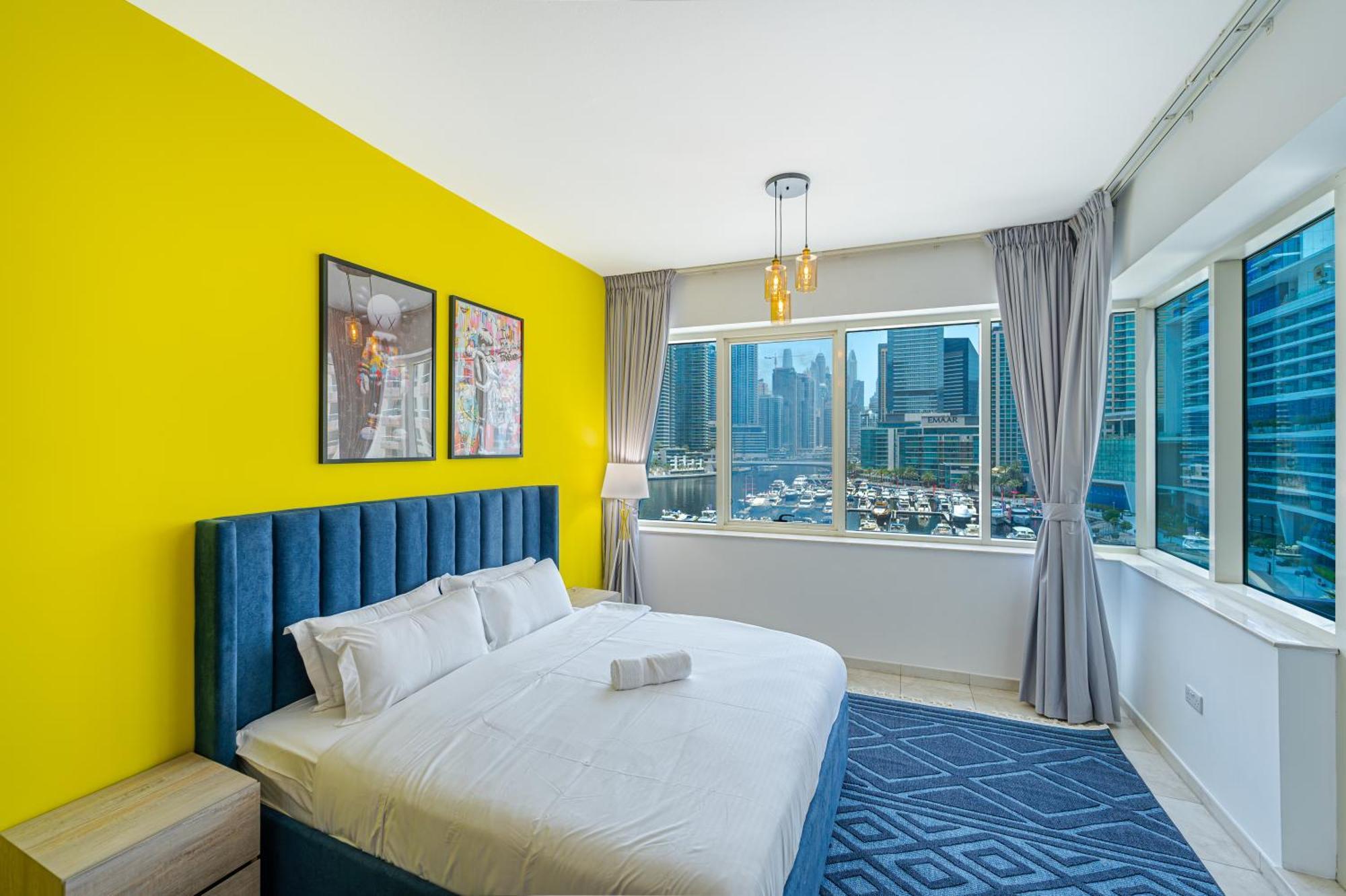 Savis Homes- Modern & Stylish Marina View Apartment *