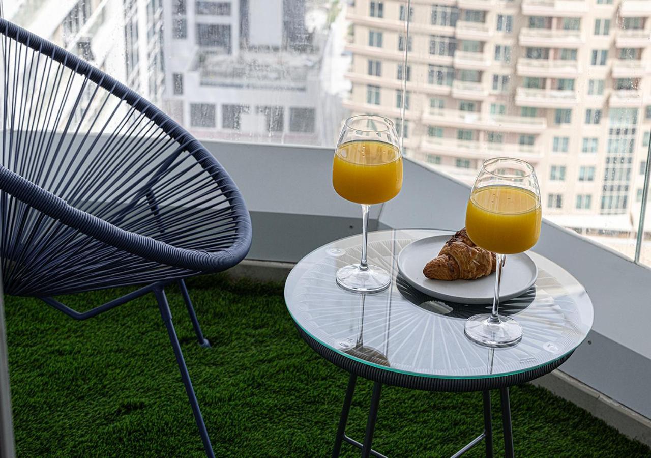 Luxury With Stunning View Apartment