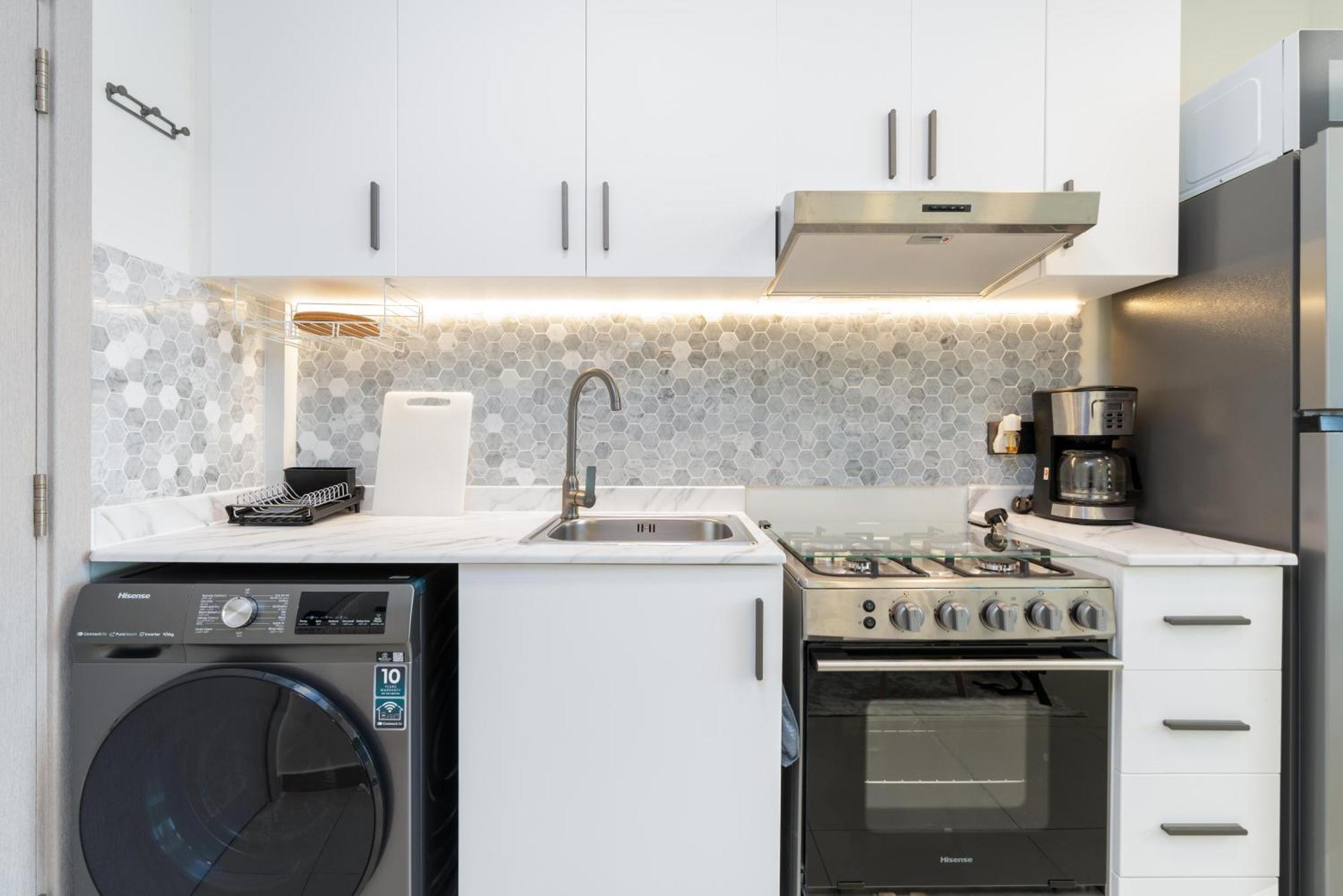 Upgraded Peaceful At Impz Apartment