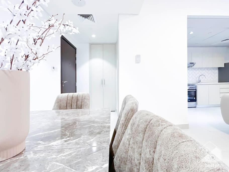 Luxurious 1br With Balcony In Production Apartment
