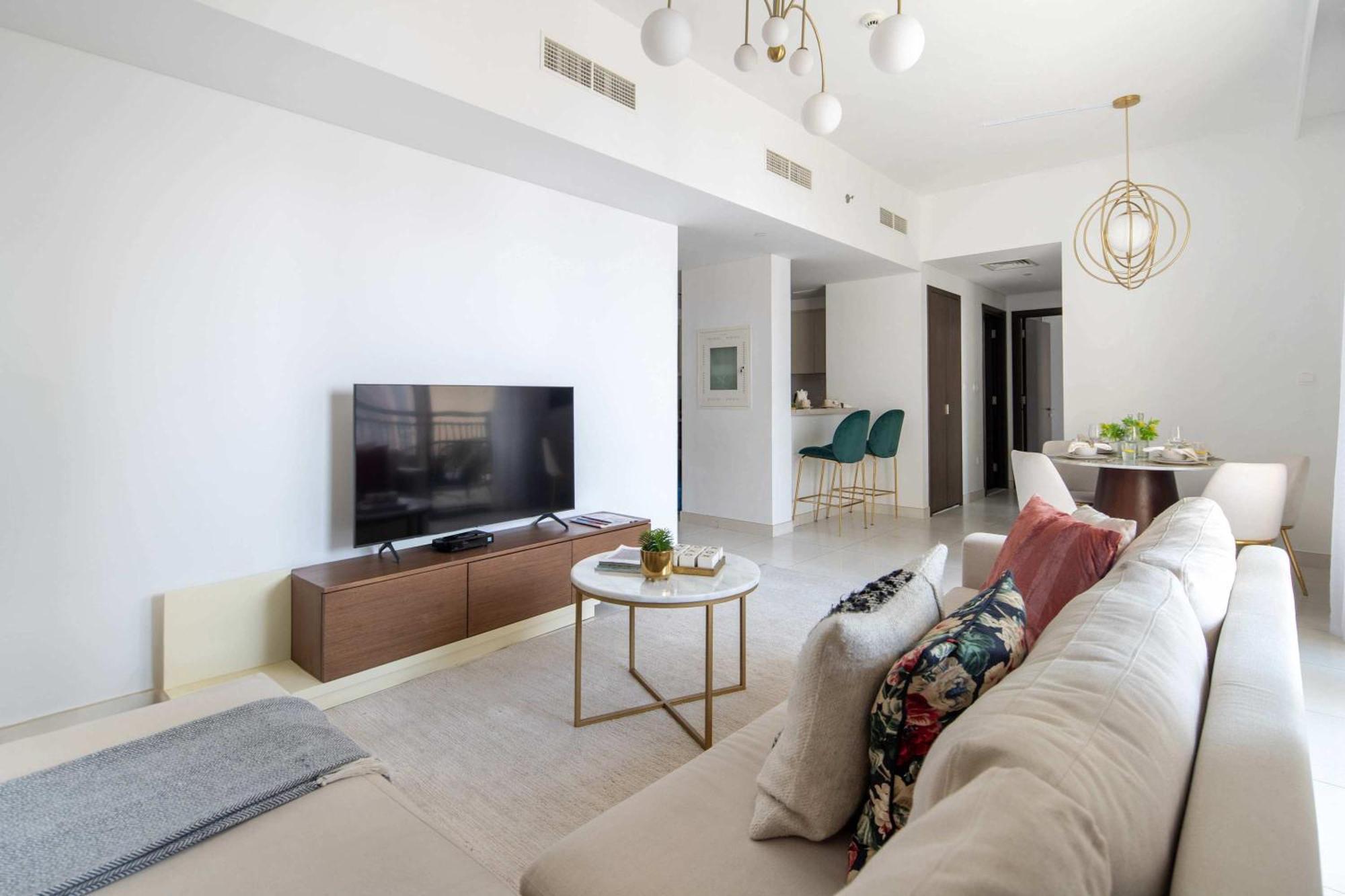 Frank Porter - Creekside18 Apartment