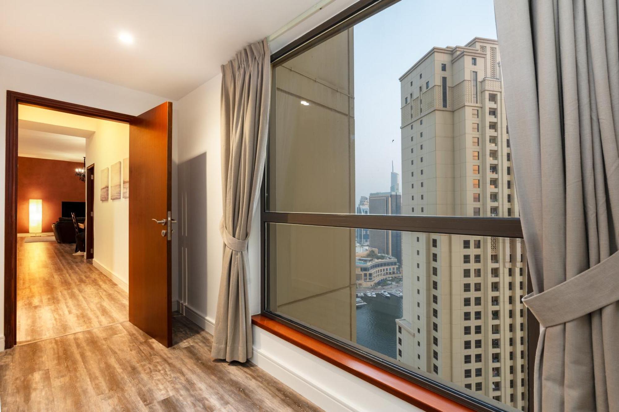 Huge On The Apartment Dubai
