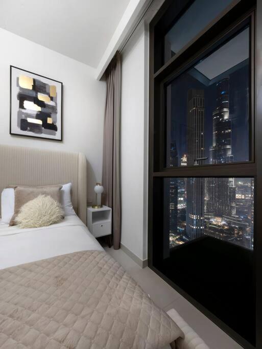 Luxury One Bedroom With Full Burj Khalifa View & Fountain View By Delujo