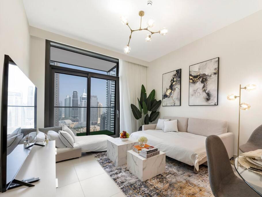 Apartment Luxury One Bedroom With Full Burj Khalifa View & Fountain View By Delujo *