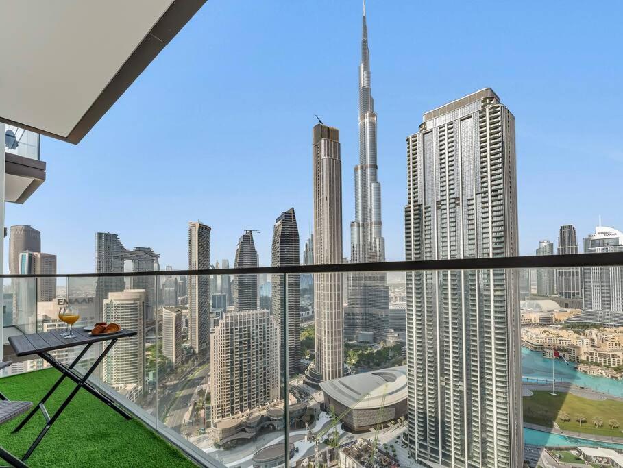 Luxury One Bedroom With Full Burj Khalifa View & Fountain View By Delujo Apartment Dubai