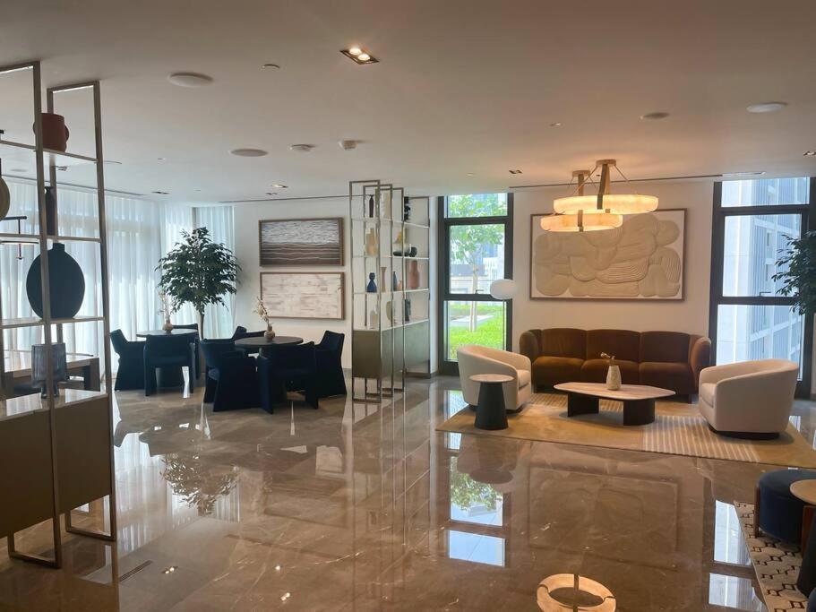 Apartment Luxury One Bedroom With Full Burj Khalifa View & Fountain View By Delujo *