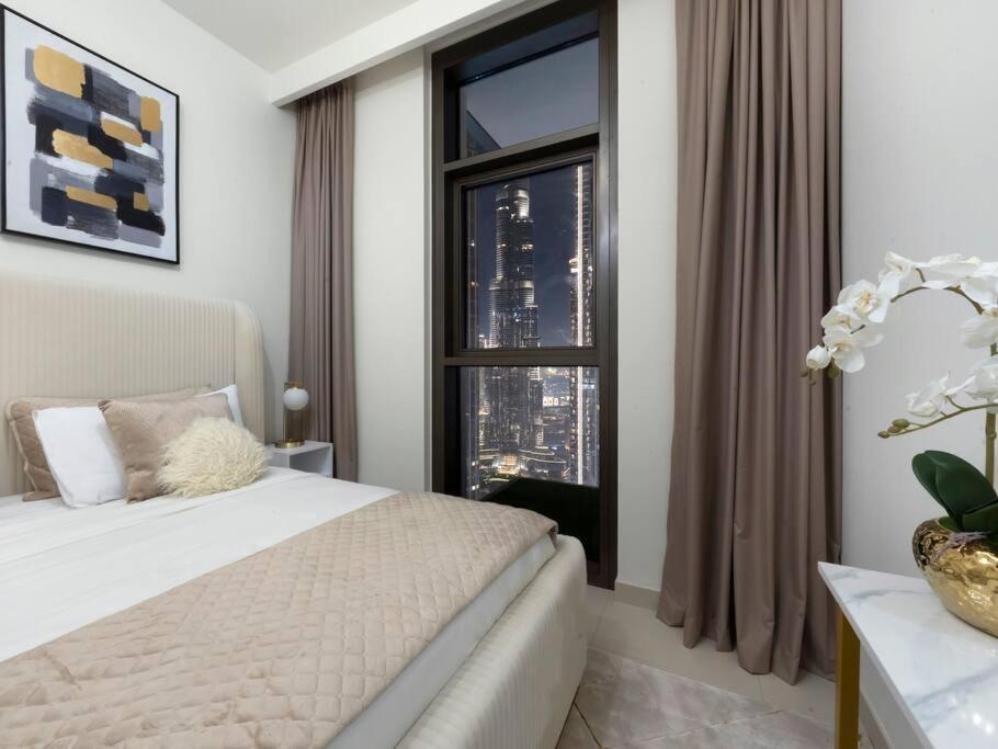 Luxury One Bedroom With Full Burj Khalifa View & Fountain View By Delujo