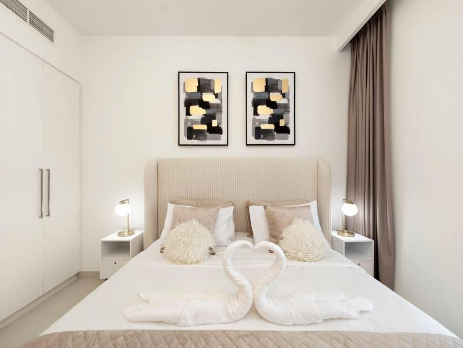 Luxury One Bedroom With Full Burj Khalifa View & Fountain View By Delujo Apartment *