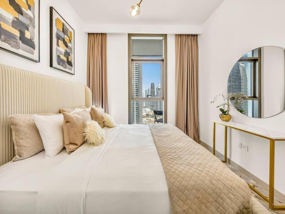 Luxury One Bedroom With Full Burj Khalifa View & Fountain View By Delujo *