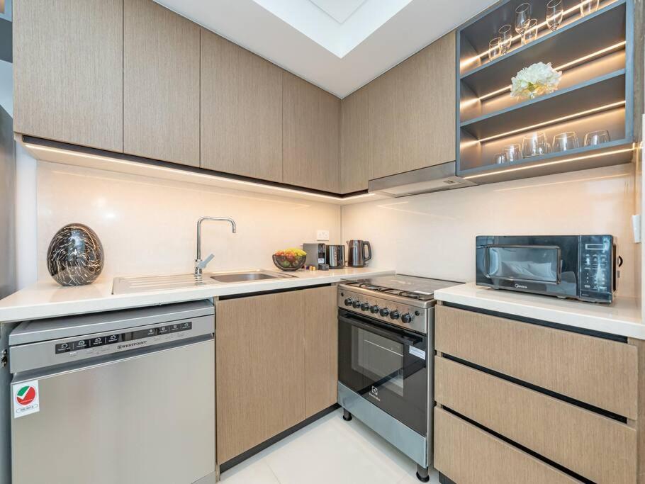 Luxury One Bedroom With Full Burj Khalifa View & Fountain View By Delujo Apartment *