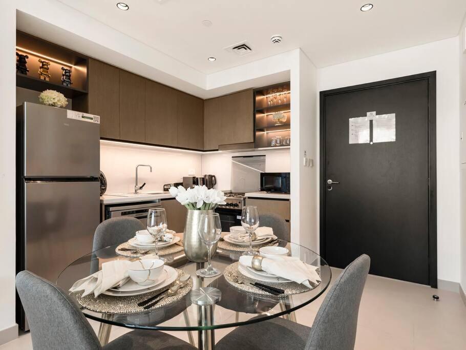 Luxury One Bedroom With Full Burj Khalifa View & Fountain View By Delujo