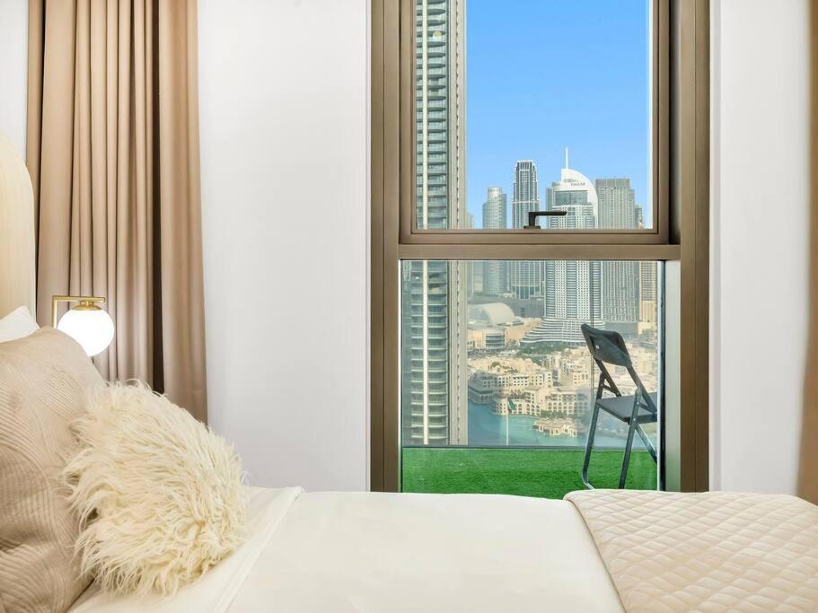 Apartment Luxury One Bedroom With Full Burj Khalifa View & Fountain View By Delujo Dubai