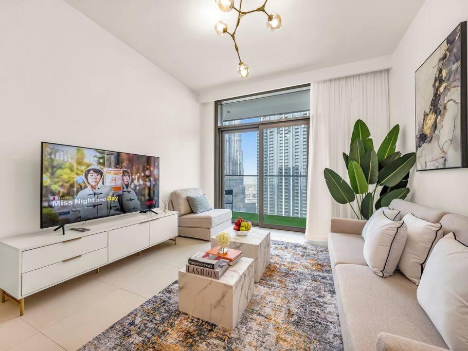Luxury One Bedroom With Full Burj Khalifa View & Fountain View By Delujo Apartment