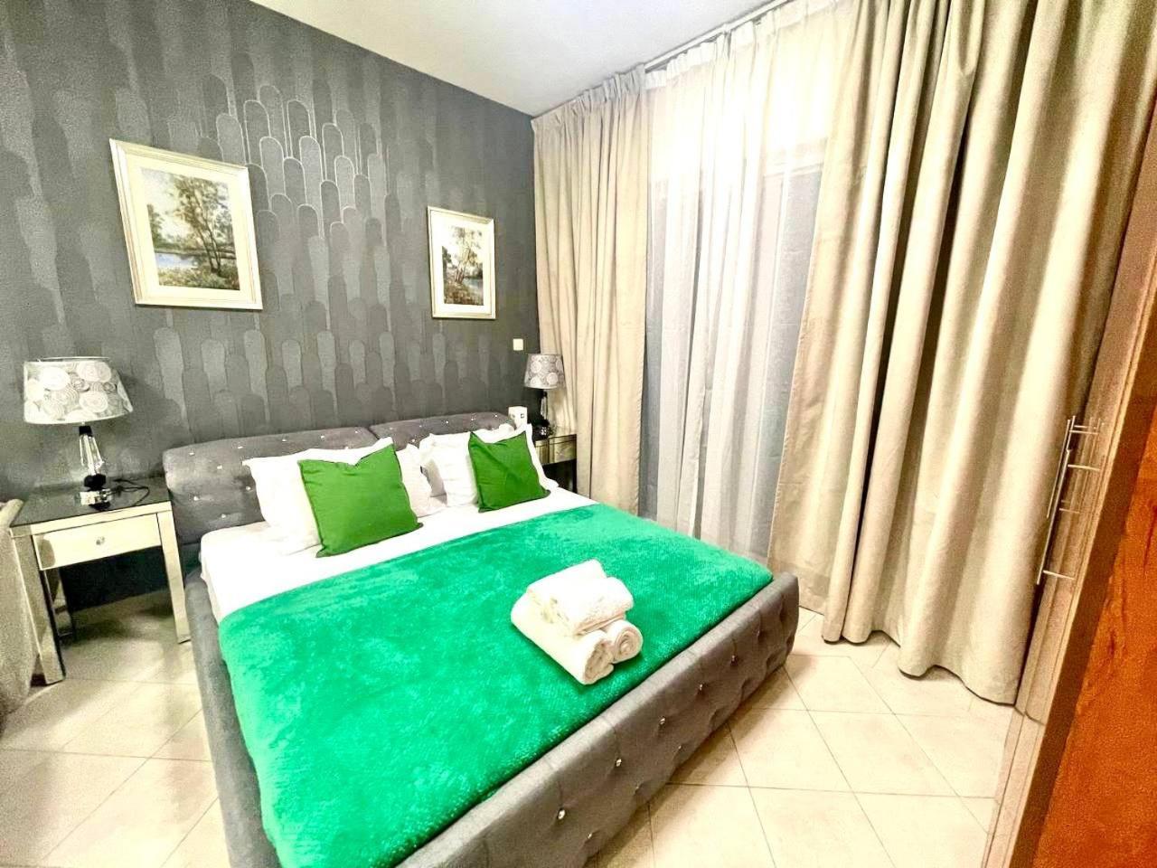 Amazing In The Crescent A Tower Impz Apartment *